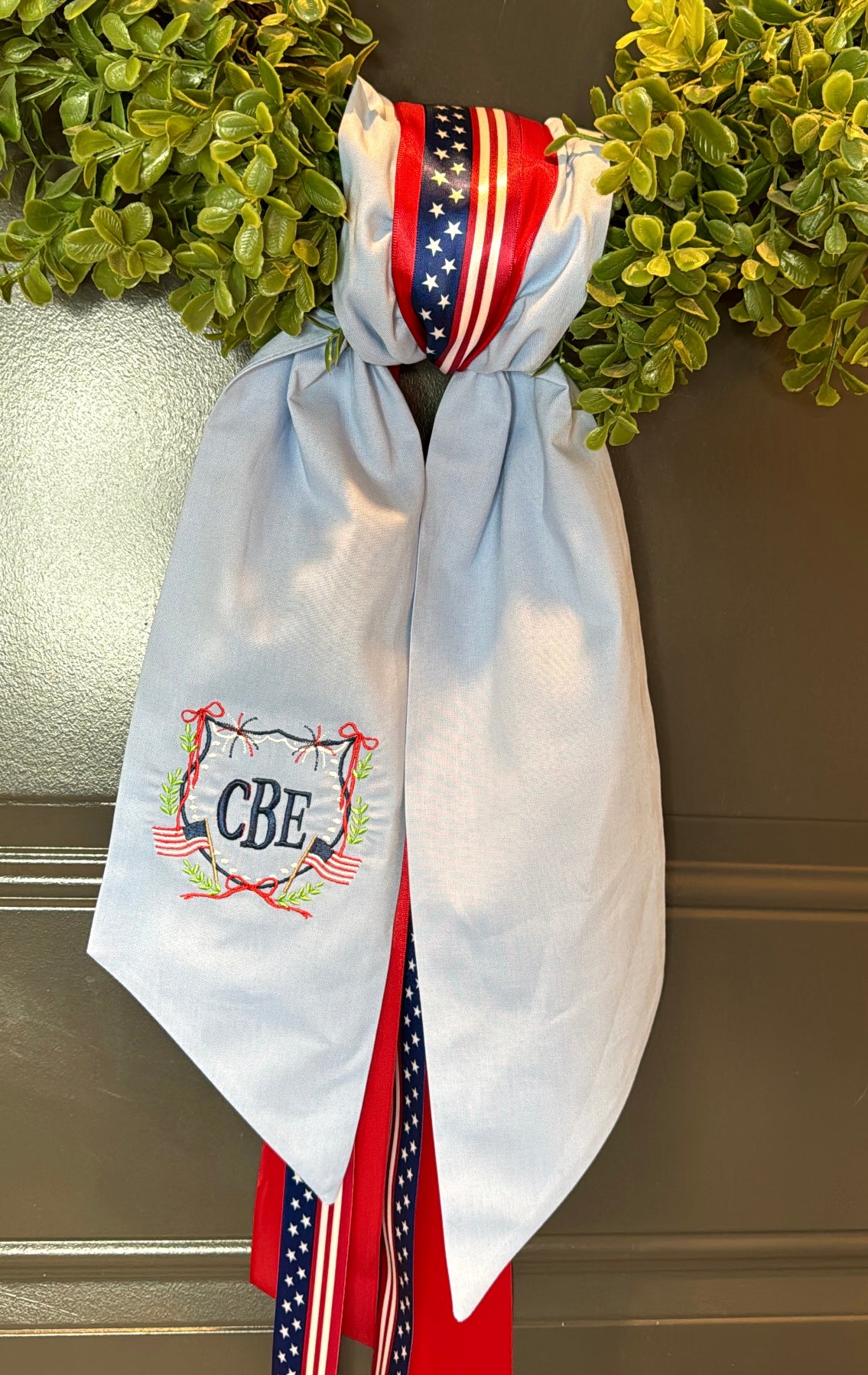 Monogram Crest